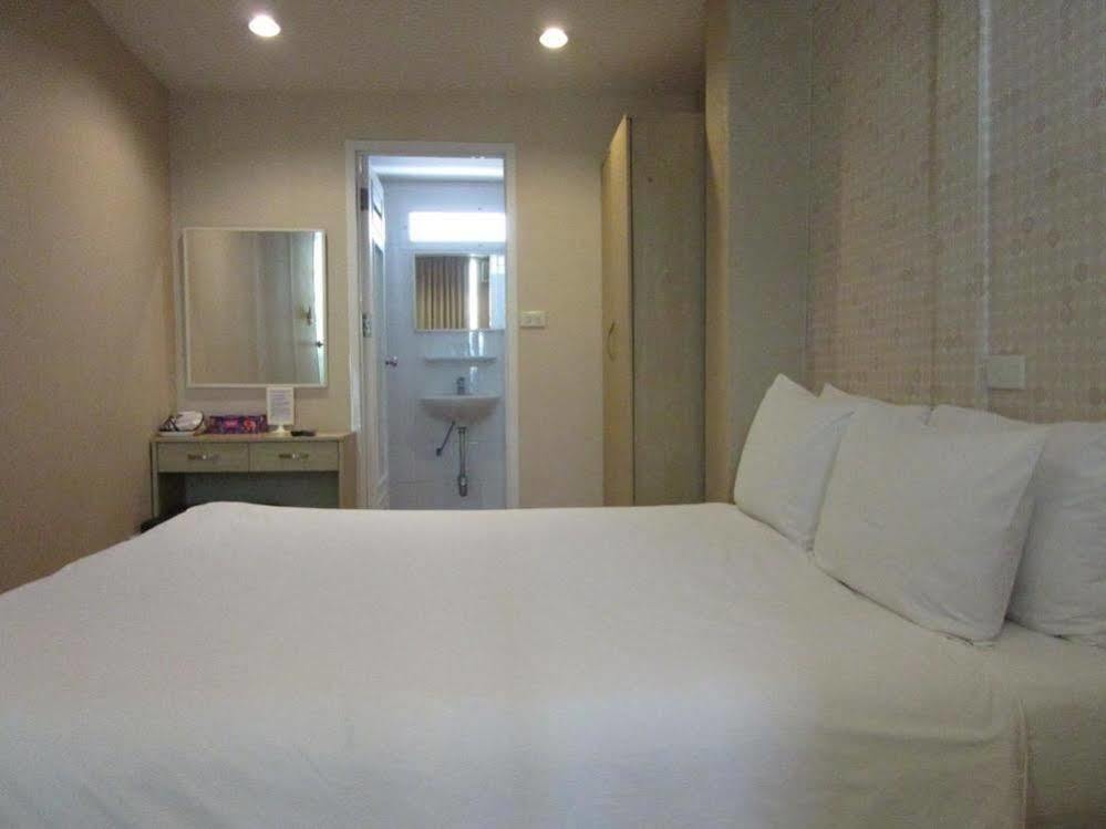 Urban House Hotel กรุงเทพมหานคร ภายนอก รูปภาพ